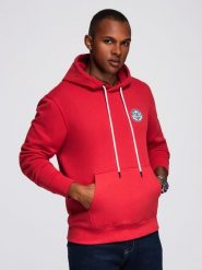 Męska bluza dresowa kangurka z kapturem i naszywką w stylu college – czerwona V1 - Rozmiar: M. Czerwone bluzy sportowe męskie Ombre Clothing, z aplikacjami, z bawełny, eleganckie, bez kołnierzyka, bez ramiączek. W wyprzedaży za 99.99 zł.