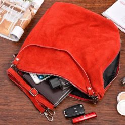 Torebka Listonoszka Skórzana Zamsz pasek suwak czerwona W17. Czerwone paski męskie bez wzorów, z zamszu. Za 139.99 zł.