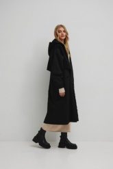 Długi płaszcz typu oversize w kolorze TOTALY BLACK - HUNTER-M/L. Czarne płaszcze damskie Marsala, l, bez wzorów, z bawełny, eleganckie. W wyprzedaży za 559.95 zł.