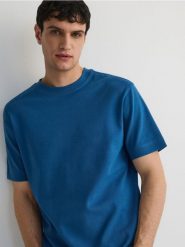 Bawełniany t-shirt boxy - niebieski. Niebieskie t-shirty męskie Reserved, l, bez wzorów, z bawełny, bez kołnierzyka. W wyprzedaży za 59.99 zł.