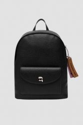 KARL LAGERFELD Czarny plecak damski Ikon Pebble. Czarne plecaki damskie Karl Lagerfeld, bez wzorów, ze skóry ekologicznej, eleganckie. W wyprzedaży za 608.99 zł.