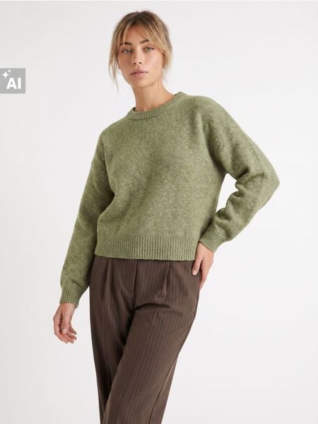Sweter chunky z obniżoną linią ramion - zielony. Zielone swetry klasyczne damskie Sinsay, l, bez kołnierzyka. Za 59.99 zł.