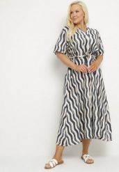 Granatowa Pudełkowa Sukienka z Wiskozy w Geometryczny Wzór z Paskiem Luniretia. Niebieskie sukienki damskie Born2be, na co dzień, na lato, xl, bez wzorów, z wiskozy, eleganckie, bez kołnierzyka, bez ramiączek, maxi. W wyprzedaży za 79.99 zł.