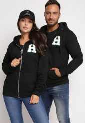Czarna Bluza z Polarem i Kapturem Ozdobiona Naszywką Torrina. Czarne bluzy z kapturem męskie Born2be, l, z polaru. Za 109.99 zł.
