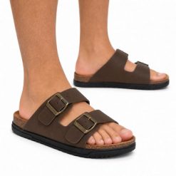 Klapki męskie Wrangler BELVILLE SLIDER MEN LOW. Brązowe klapki i japonki męskie Wrangler, z materiału. Za 139.00 zł.