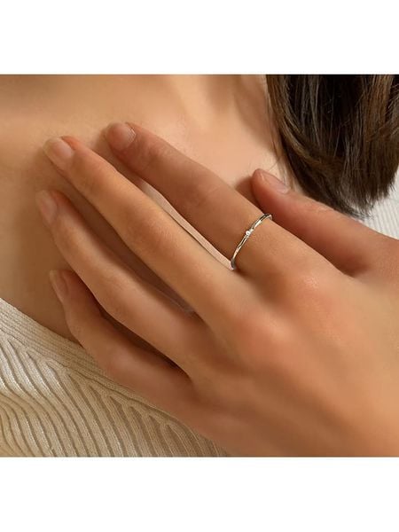 Les Petites Précieuses Srebrny pierścionek z diamentem rozmiar: 58. Szare pierścionki damskie Les Petites Précieuses, z diamentem, srebrne. Za 149.66 zł.