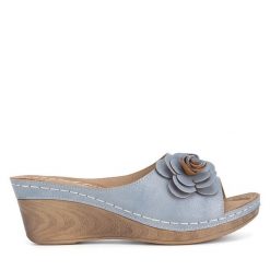 Klapki Clara Barson. Niebieskie klapki damskie Clara Barson, bez wzorów, bez obcasa. Za 62.99 zł.