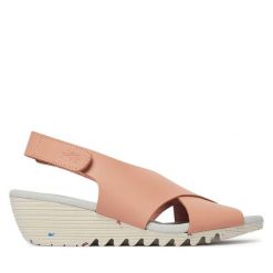 Sandały Fly London. Czerwone sandały damskie Fly London, bez wzorów, bez obcasa, na koturnie. Za 420.99 zł.