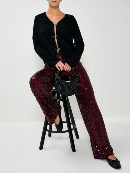 Sweter z kokardami - czarny. Czarne swetry klasyczne damskie Sinsay, l, bez kołnierzyka. Za 69.99 zł.