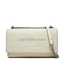 Torebka Calvin Klein Jeans. Torebki klasyczne damskie Calvin Klein Jeans, bez wzorów, z jeansu, bez dodatków. Za 329.99 zł.