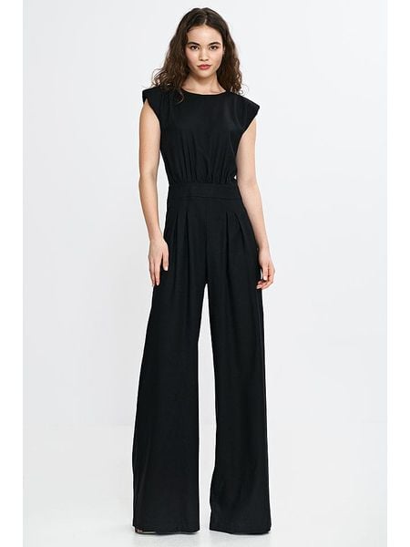 Nife Kombinezon w kolorze czarnym rozmiar: 38. Czarne kombinezony damskie Nife, bez wzorów, bez kołnierzyka, bez ramiączek. Za 330.67 zł.