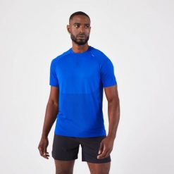 Koszulka do biegania męska Kiprun Run 500 Comfort. Niebieskie t-shirty sportowe męskie KIPRUN, m, z materiału, bez ramiączek, do biegania. W wyprzedaży za 59.99 zł.