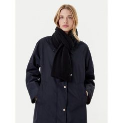 Szalik Tommy Hilfiger. Czarne szaliki i kominy damskie Tommy Hilfiger, bez wzorów. Za 699.99 zł.
