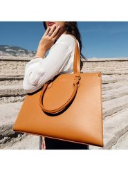 ATELIERS SAINT GERMAIN Skórzana torebka w kolorze jasnobrązowym - 36 x 28,5 x 13,5 cm rozmiar: onesize. Brązowe torebki klasyczne damskie ATELIERS SAINT GERMAIN, bez wzorów, z materiału, bez dodatków. Za 630.99 zł.