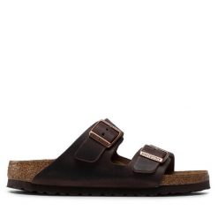 Klapki Birkenstock. Brązowe klapki damskie Birkenstock, bez wzorów, bez obcasa. Za 579.99 zł.