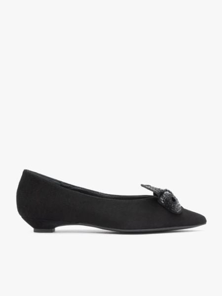 Czarne baleriny z kokardą. Czarne baleriny damskie Ryłko, bez wzorów, ze skóry, bez obcasa, na płaskiej podeszwie. Za 399.99 zł.