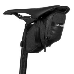 Torba na siodło Lizard Skins Cache Super. Czarne torebki klasyczne damskie LIZARD SKINS, bez wzorów, bez dodatków. Za 198.50 zł.