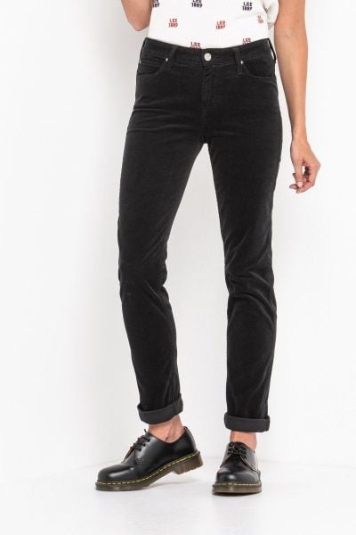 LEE ELLY DAMSKIE SPODNIE SZTRUKSOWE TAP SHOE L305LO38 112106096. Spodnie materiałowe damskie Lee, bez wzorów, z materiału. W wyprzedaży za 113.32 zł.