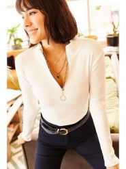 Olalook Koszulka w kolorze kremowym rozmiar: L. Brązowe bluzki damskie Olalook, l, bez wzorów, bez kołnierzyka, bez ramiączek. Za 56.53 zł.