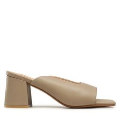 Klapki Vero Moda. Brązowe klapki damskie Vero Moda, bez wzorów, bez obcasa. Za 199.99 zł.