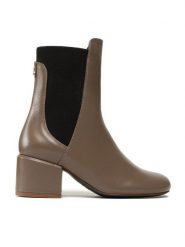 Patrizia Pepe Botki 8Y0018/L011-B744 Brązowy. Brązowe botki damskie Patrizia Pepe, ze skóry, bez obcasa, na słupku, bez zapięcia. Za 1,389.00 zł.