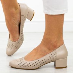 Cieliste ażurowe czółenka damskie na obcasie Sergio Leone Pb293. Czółenka damskie Sergio Leone, w ażurowe wzory, z jeansu, z okrągłym noskiem, bez obcasa, na obcasie. Za 159.00 zł.