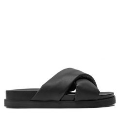 Klapki ONLY Shoes. Czarne klapki damskie ONLY Shoes, bez wzorów, bez obcasa. Za 129.99 zł.