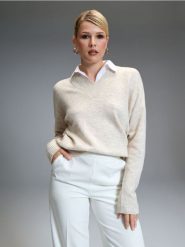 Sweter z kołnierzykiem - kremowy. Białe swetry klasyczne damskie Sinsay, l, bez kołnierzyka. Za 69.99 zł.