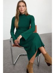 Trendyol Sukienka w kolorze zielonym rozmiar: L. Zielone sukienki damskie Trendyol, l, bez wzorów, prążkowane, bez kołnierzyka, bez ramiączek, midi. Za 63.95 zł.
