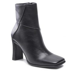 Botki Jenny Fairy. Czarne botki damskie Jenny Fairy, bez obcasa, na słupku, bez zapięcia. Za 199.99 zł.