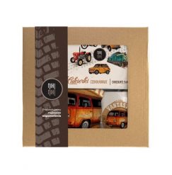 VW T2 — paczka (Zawartość paczki: koszulka, torba, kubek, słodycze; Rozmiar koszulki / bluzy: XXL (damska); Kolor koszulki / bluzy: czarny; Rodzaj nad. Czarne t-shirty damskie nikiniki, s, bez wzorów, z bawełny, bez kołnierzyka. Za 179.00 zł.