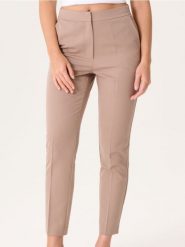 Spodnie slim fit - beżowy. Brązowe spodnie materiałowe damskie Sinsay, bez wzorów. W wyprzedaży za 29.99 zł.
