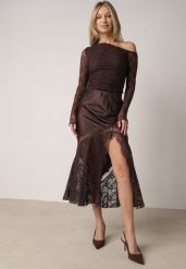 Brązowa Spódnica z Satyny z Koronką i Rozcięciem na Nogę Doritana. Brązowe spódniczki damskie Born2be, l, bez wzorów, z koronki, eleganckie, midi, dopasowane. Za 149.99 zł.