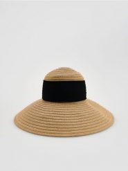 Kapelusz z ozdobną kokardą - kremowy. Białe kapelusze damskie Reserved, bez wzorów. Za 119.99 zł.