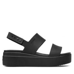 Sandały Crocs. Czarne sandały damskie Crocs, bez wzorów, bez obcasa, na koturnie. Za 239.99 zł.
