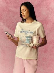 4F T-shirt relaxed z nadrukiem damski - kremowy S. Brązowe t-shirty damskie 4f, s, bez wzorów, z bawełny, bez kołnierzyka. Za 69.99 zł.