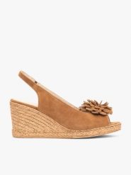 Rude sandały na koturnie z kwiatem. Brązowe sandały damskie Ryłko, bez wzorów, ze skóry, bez obcasa, na koturnie. Za 399.99 zł.