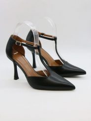 Bellucci Czółenka w kolorze czarnym z paskiem rozmiar: 39. Czarne czółenka damskie Bellucci, bez wzorów, bez obcasa, na szpilce. Za 122.96 zł.