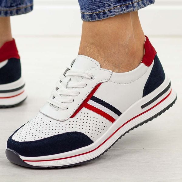 Biało granatowe skórzane półbuty damskie Jezzi 8467. Białe półbuty damskie Jezzi, bez wzorów, z jeansu, eleganckie, z okrągłym noskiem, bez obcasa, na płaskiej podeszwie. Za 239.00 zł.