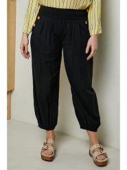 Curvy Lady Spodnie w kolorze czarnym rozmiar: 48/50. Czarne spodnie materiałowe damskie Curvy Lady, bez wzorów, z materiału, klasyczne, z standardowym stanem. Za 140.53 zł.