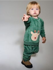 Komplet: bluza i spodnie z motywem zimowym - green spruce. Zielone bluzy i bluzki niemowlęce Sinsay, bez wzorów, bez ramiączek, bez kaptura. Za 29.99 zł.
