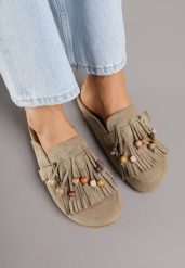 Zielone Klapki na Platformie Ozdobione Koralikami Klamrami i Frędzlami Leurecea. Zielone klapki damskie Renee, bez wzorów, z jeansu, bez obcasa, na platformie. Za 109.99 zł.