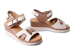 Artiker Relaks 58C0314 BEIGE/APRICOT, sandały damskie. Brązowe sandały damskie Artiker Relaks, bez wzorów, ze skóry, bez obcasa, na koturnie. Za 239.90 zł.