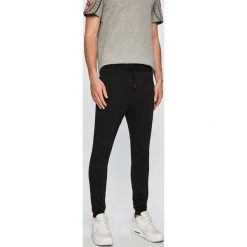 Guess Jeans - Spodnie. Czarne spodnie materiałowe męskie Guess Jeans, z aplikacjami, z bawełny, casualowe. W wyprzedaży za 179.90 zł.