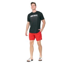 Męskie Spodenki Kąpielowe 7 Volley M NESSA559. Czerwone kąpielówki męskie Nike, m, bez wzorów, z materiału, do pływania. Za 164.99 zł.