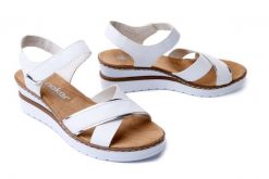 RIEKER V38G9-80 white, sandały damskie. Białe sandały damskie Rieker, bez wzorów, bez obcasa, na koturnie. Za 209.93 zł.