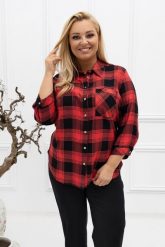 Klasyczna elegancka koszula Violet w czarno-czerwoną kratkę PLUS SIZE XXL. Czarne koszule damskie Nasi partnerzy, plus size, bez wzorów, z jeansu, biznesowe, bez kołnierzyka, plus size, bez ramiączek. Za 199.90 zł.