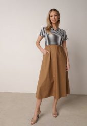 Niebieska Rozkloszowana Sukienka z Bawełny Imitująca Bluzkę w Paski i Spódnicę Chathusa. Niebieskie sukienki damskie Born2be, na co dzień, na lato, l, bez wzorów, z bawełny, casualowe, bez kołnierzyka, bez ramiączek, midi, proste. Za 99.99 zł.