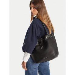 Torebka MICHAEL Michael Kors. Czarne torebki klasyczne damskie MICHAEL Michael Kors, bez wzorów, bez dodatków. Za 1,579.00 zł.