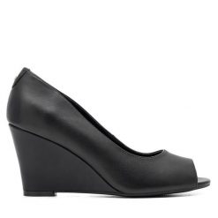 Półbuty Lasocki. Czarne półbuty damskie Lasocki, bez wzorów, bez obcasa, na koturnie. Za 229.99 zł.